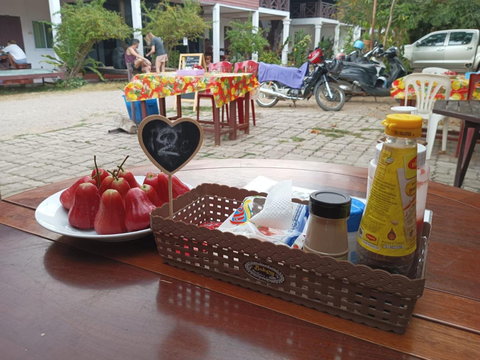 Song Lao Guesthouse Thakhek Ngoại thất bức ảnh